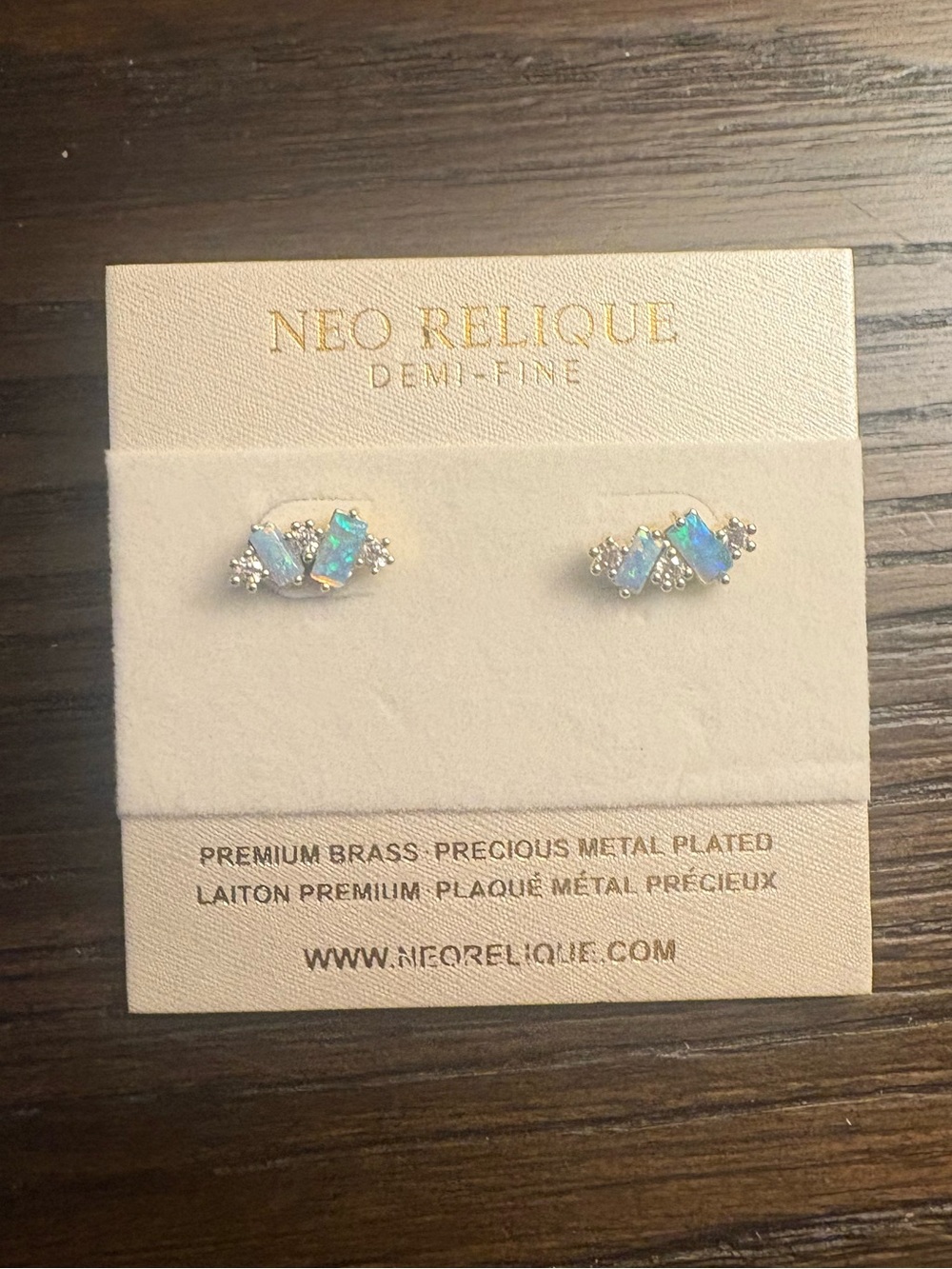 NEW Neo Relique Cluster Stud Earrings